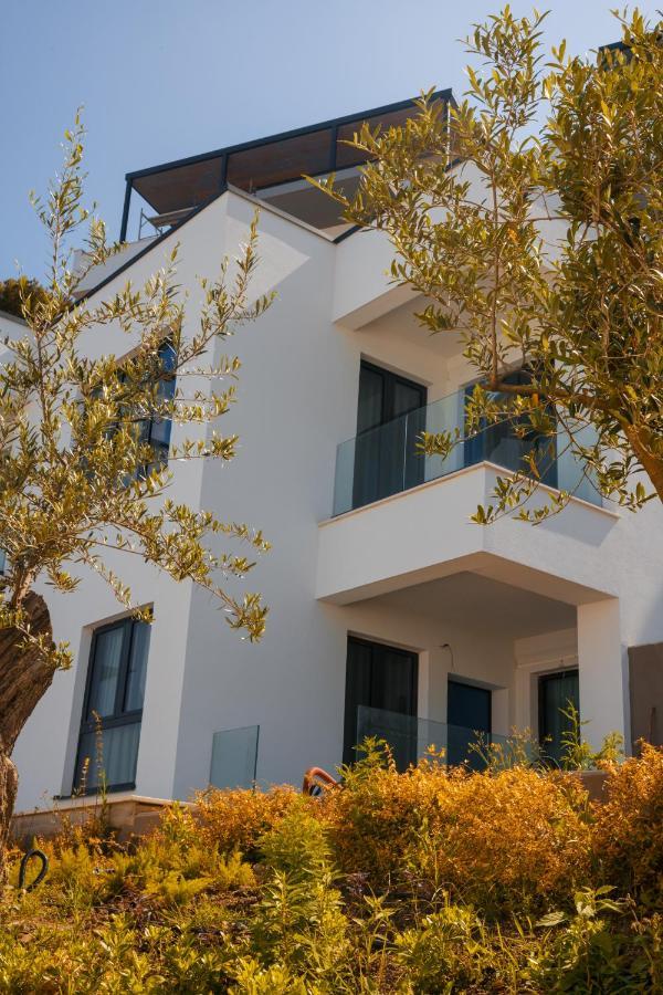 Azar Luxury Apartmanhotel
