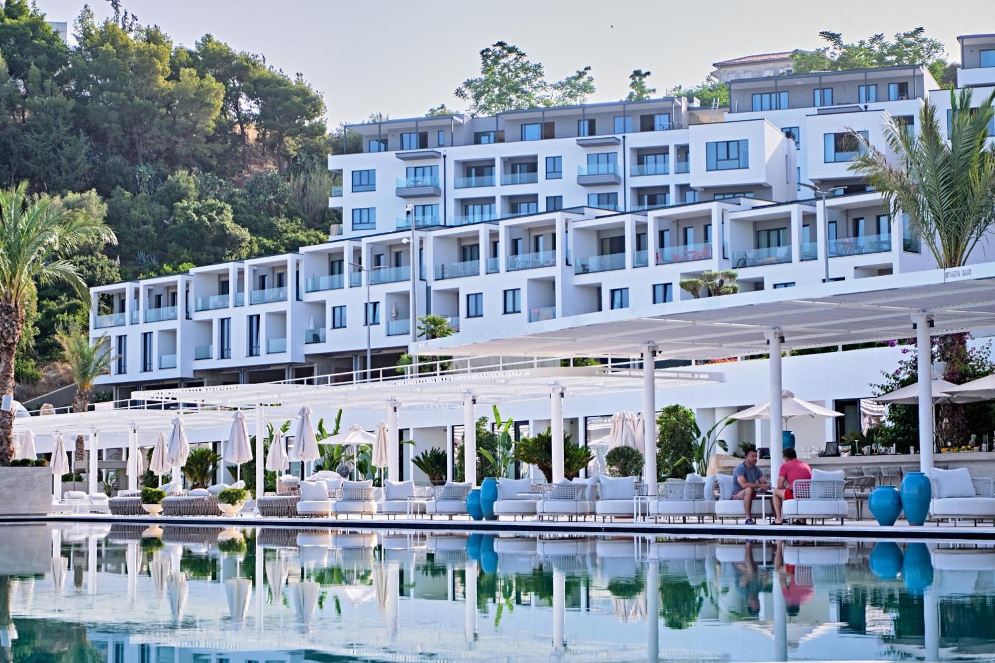 Azar Luxury Apartmanhotel *
