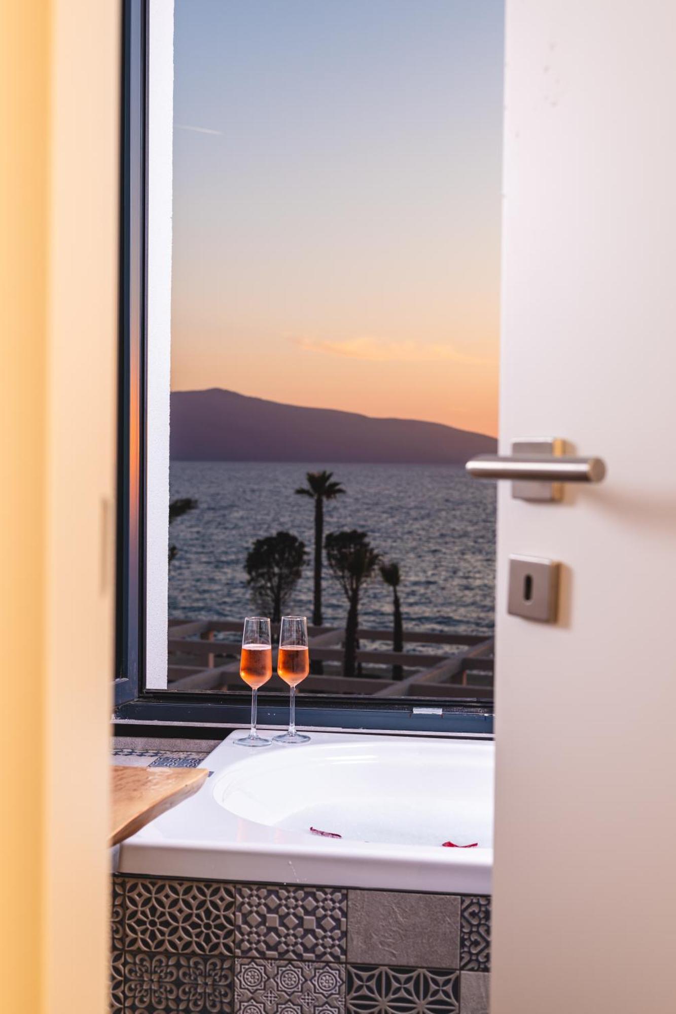 Azar Luxury Apartmanhotel