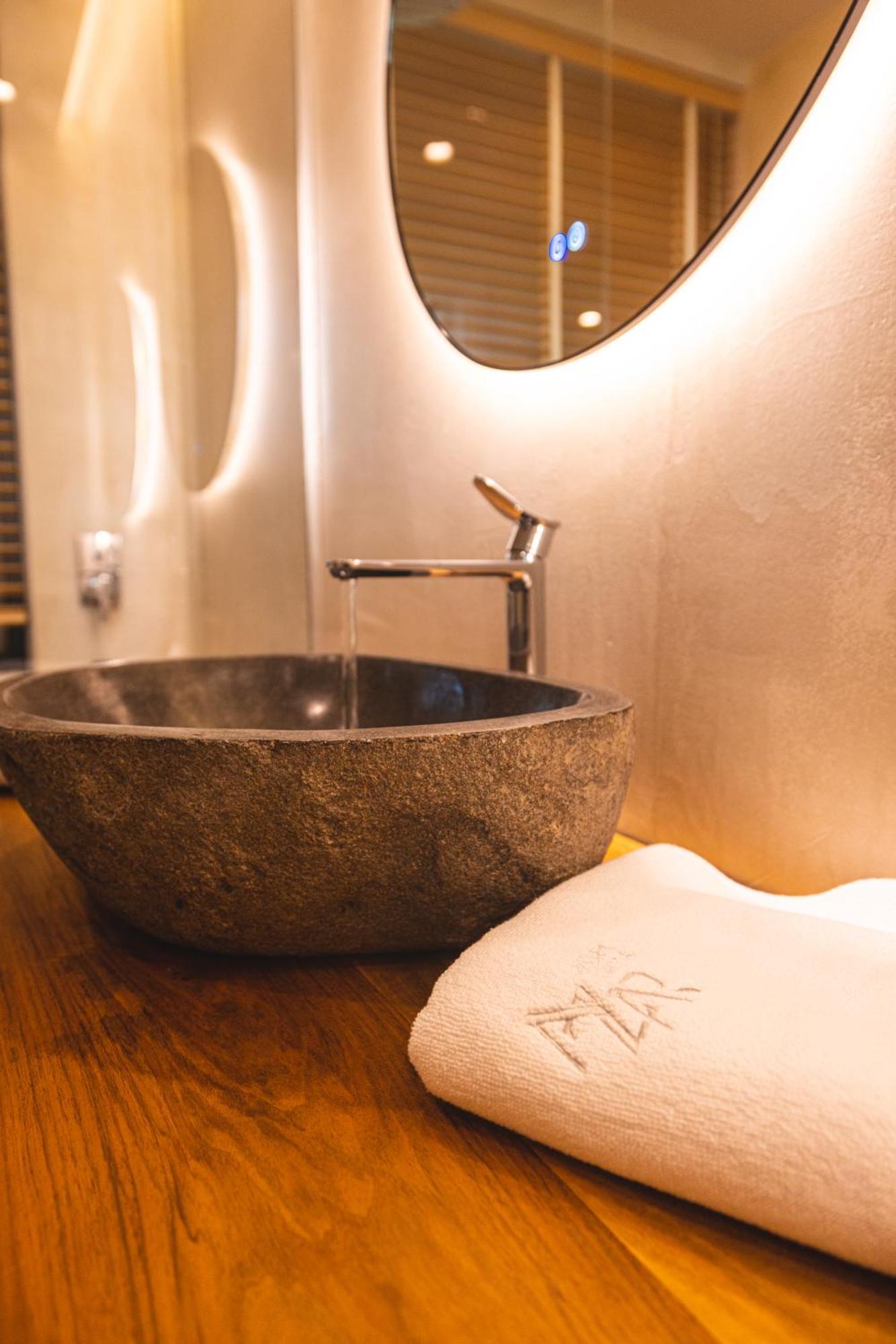 Azar Luxury Apartmanhotel